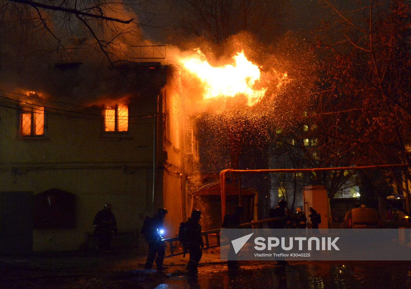 Moscow's 18th century mansion catches fire