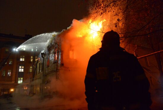 Moscow's 18th century mansion catches fire