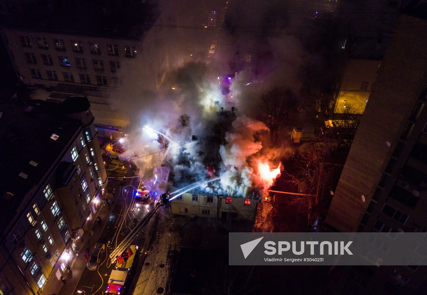 Moscow's 18th century mansion catches fire