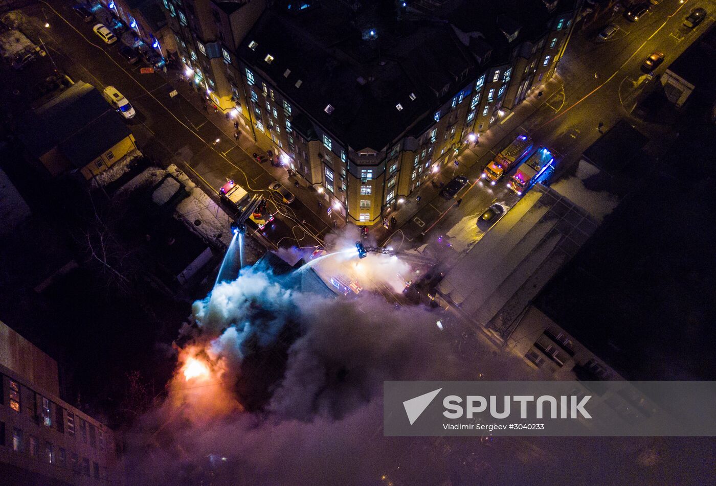 Moscow's 18th century mansion catches fire