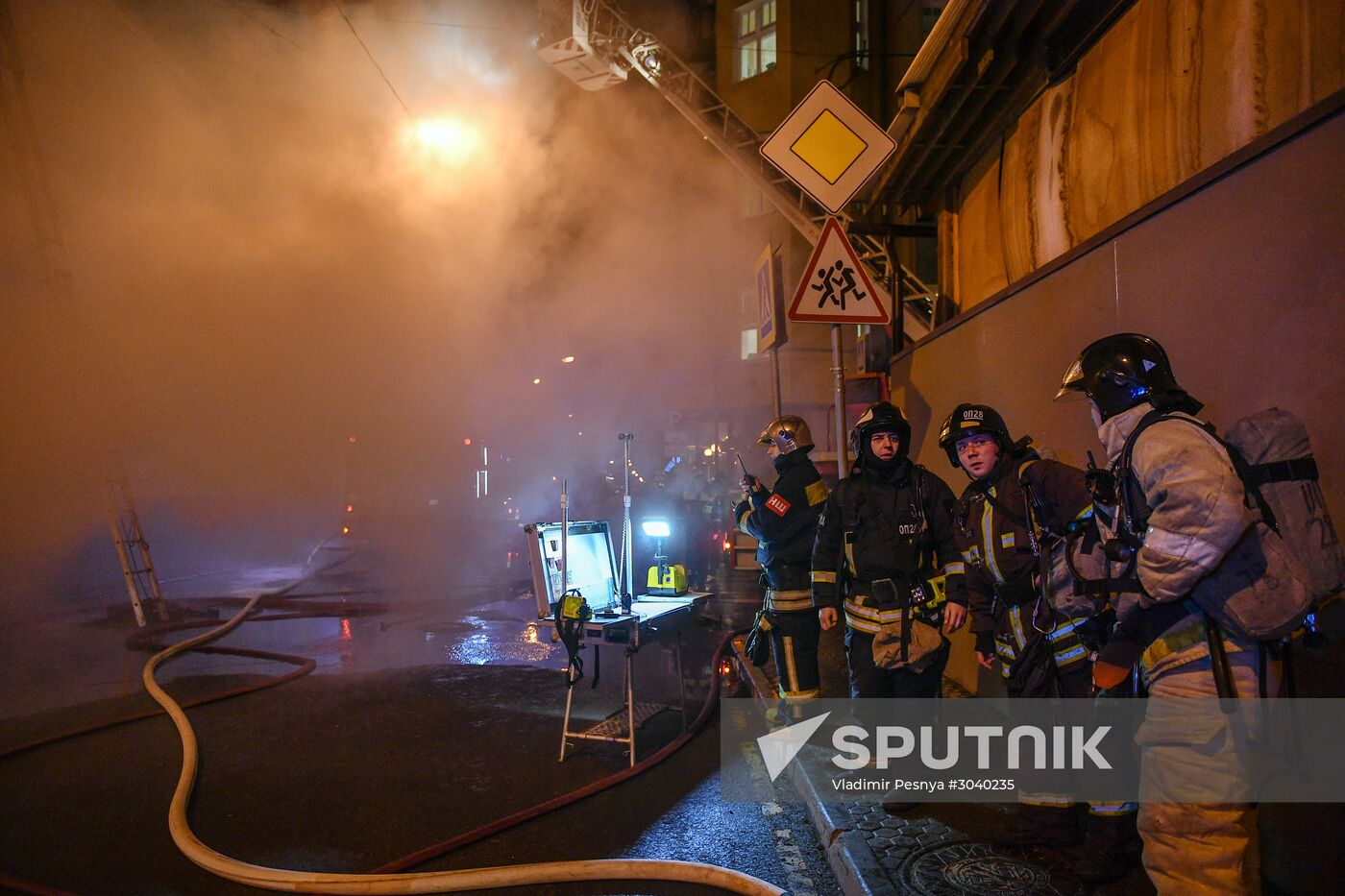 Moscow's 18th century mansion catches fire