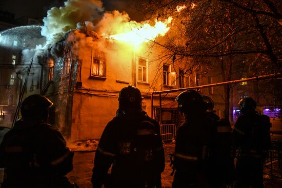 Moscow's 18th century mansion catches fire