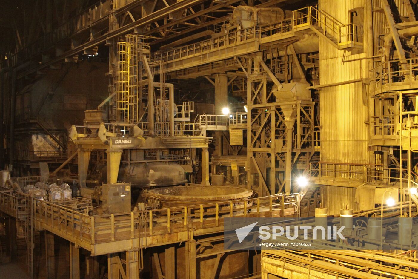 Alexander Zakharchenko visits Hughes Metallurgical Plant in Donetsk