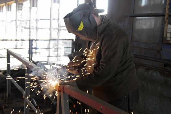 Alexander Zakharchenko visits Hughes Metallurgical Plant in Donetsk