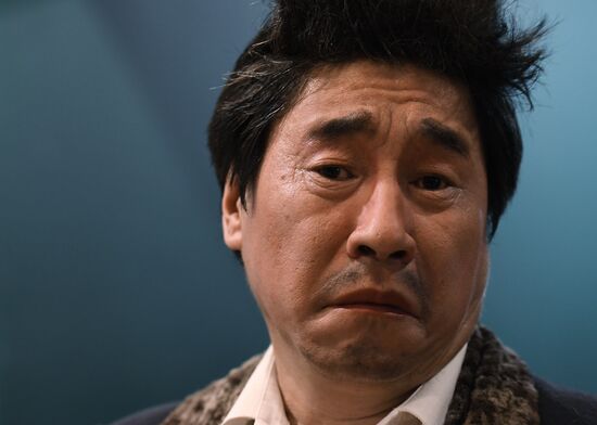 The Overcoat production at Golden Mask