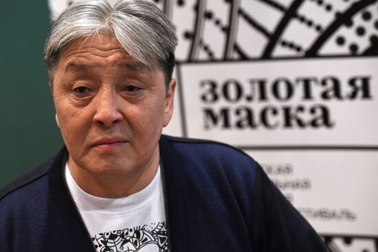 The Overcoat production at Golden Mask