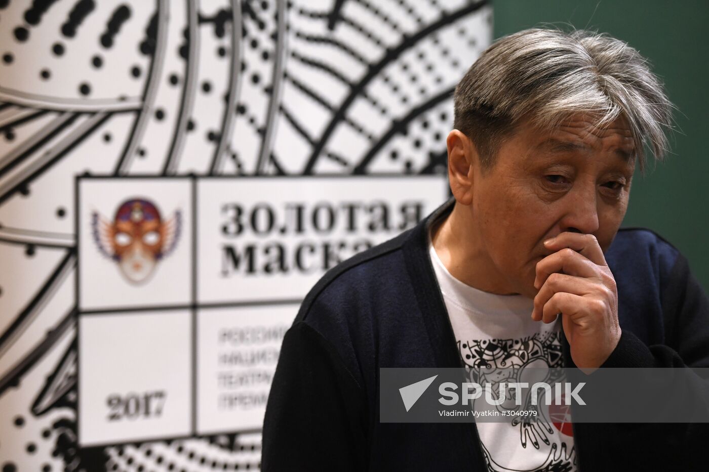 The Overcoat production at Golden Mask