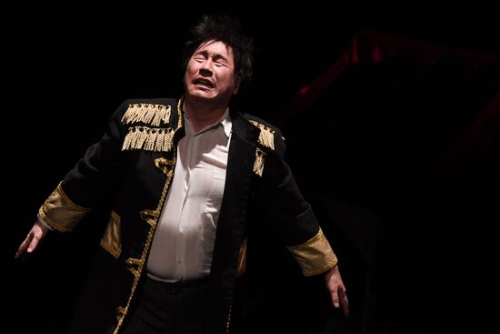 The Overcoat production at Golden Mask