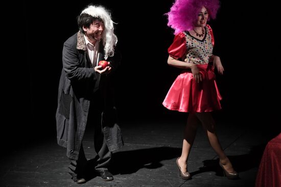 The Overcoat production at Golden Mask