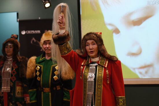 The Overcoat production at Golden Mask