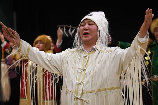 The Overcoat production at Golden Mask