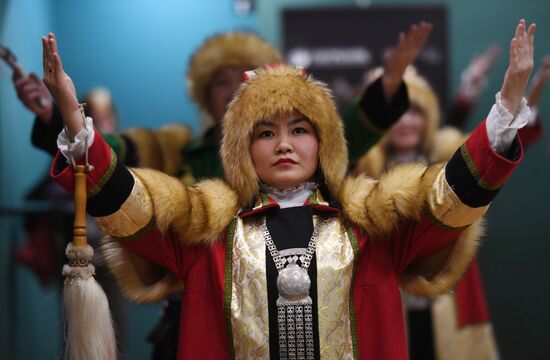 The Overcoat production at Golden Mask