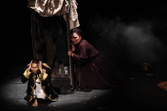 The Overcoat production at Golden Mask