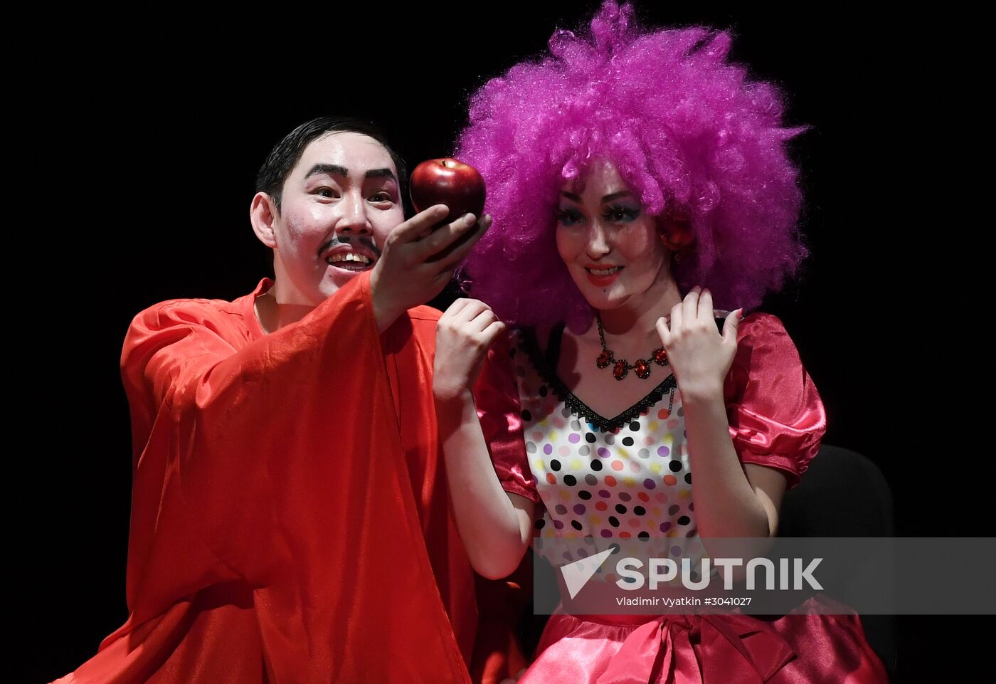 The Overcoat production at Golden Mask