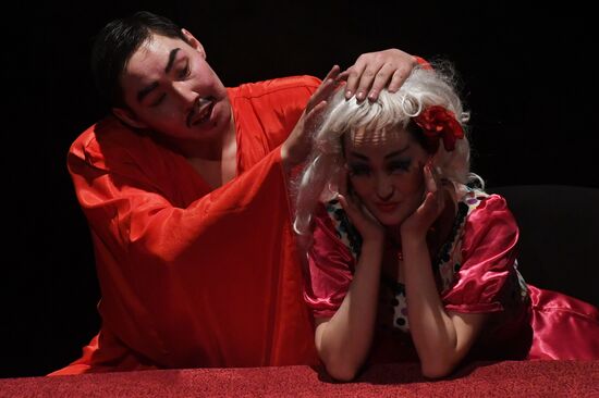 The Overcoat production at Golden Mask