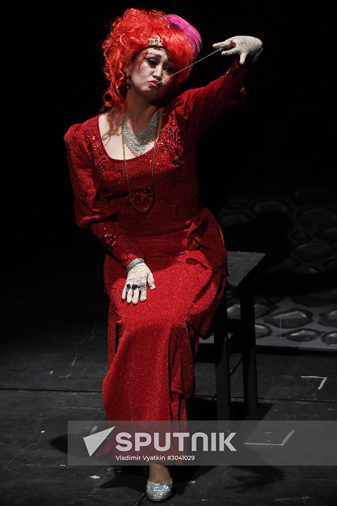 The Overcoat production at Golden Mask