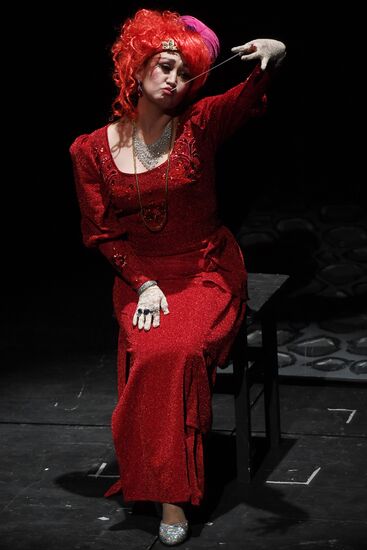 The Overcoat production at Golden Mask