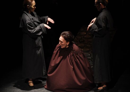 The Overcoat production at Golden Mask