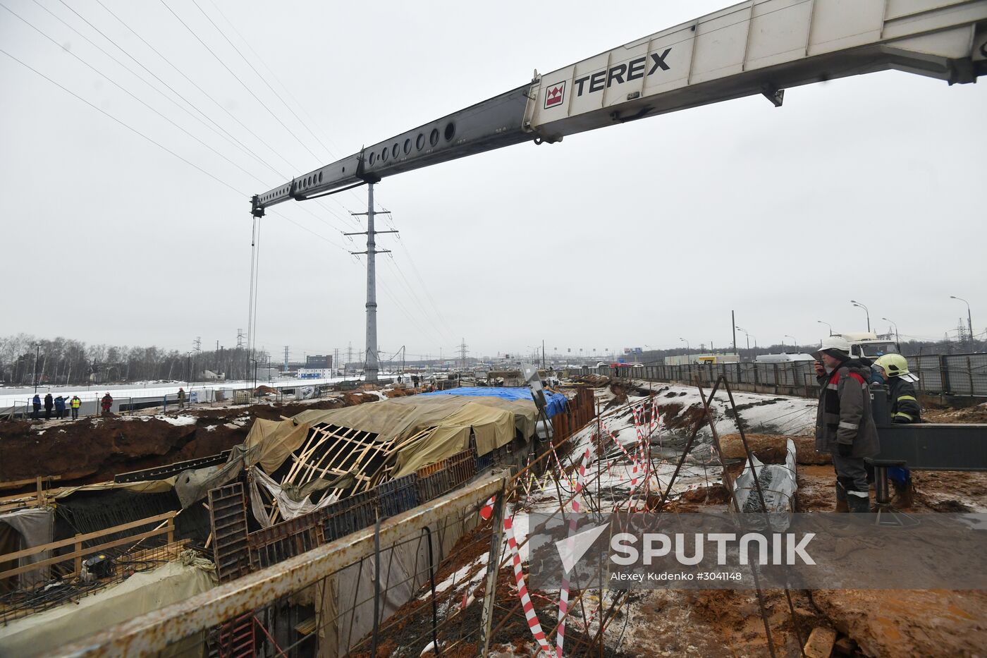 Vehicle tunnel under construction collapses on Kaluzhskoye Motorway