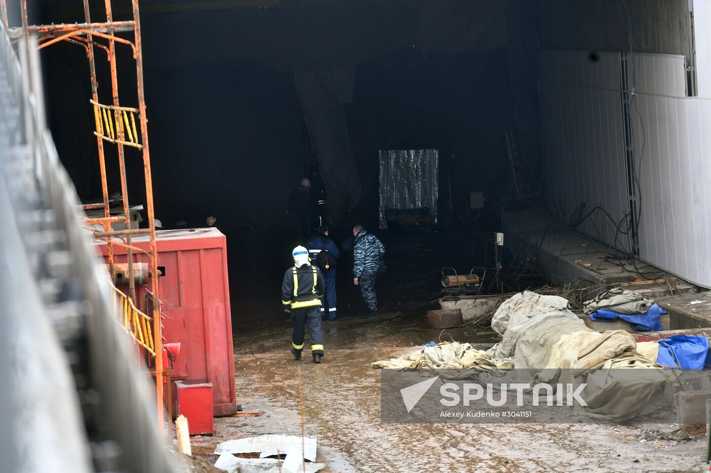 Vehicle tunnel under construction collapses on Kaluzhskoye Motorway