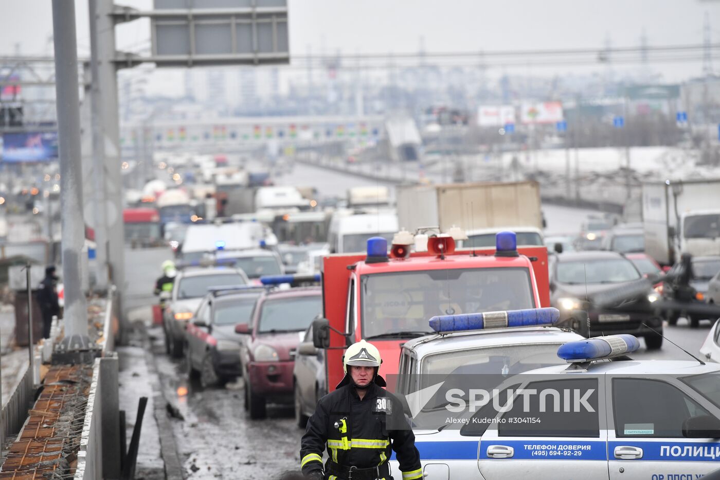 Vehicle tunnel under construction collapses on Kaluzhskoye Motorway