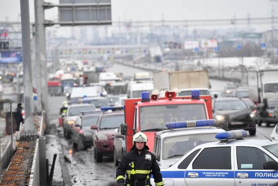 Vehicle tunnel under construction collapses on Kaluzhskoye Motorway