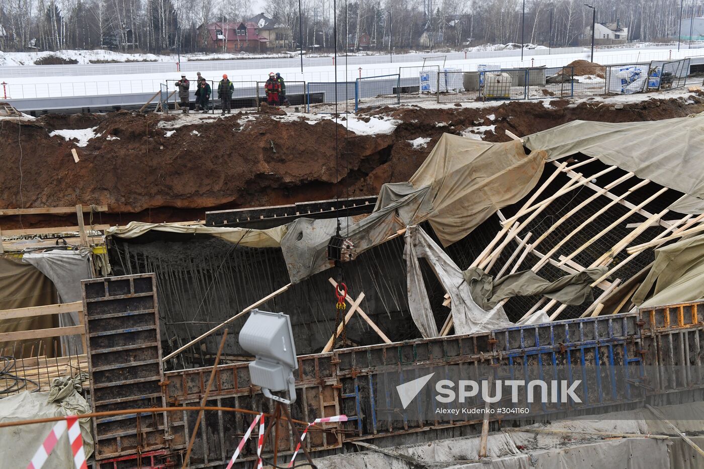 Vehicle tunnel under construction collapses on Kaluzhskoye Motorway