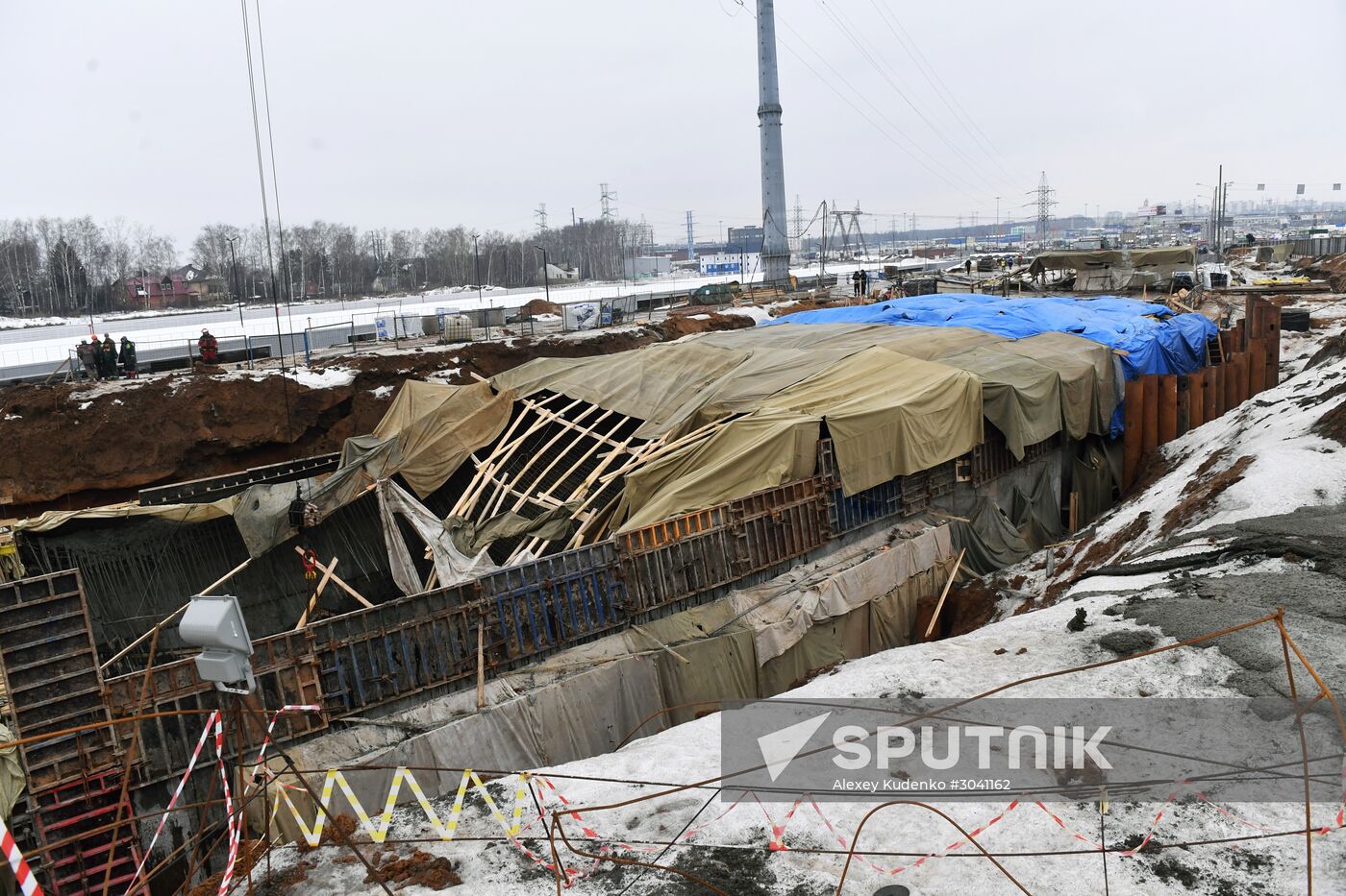 Vehicle tunnel under construction collapses on Kaluzhskoye Motorway