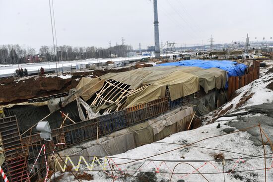 Vehicle tunnel under construction collapses on Kaluzhskoye Motorway