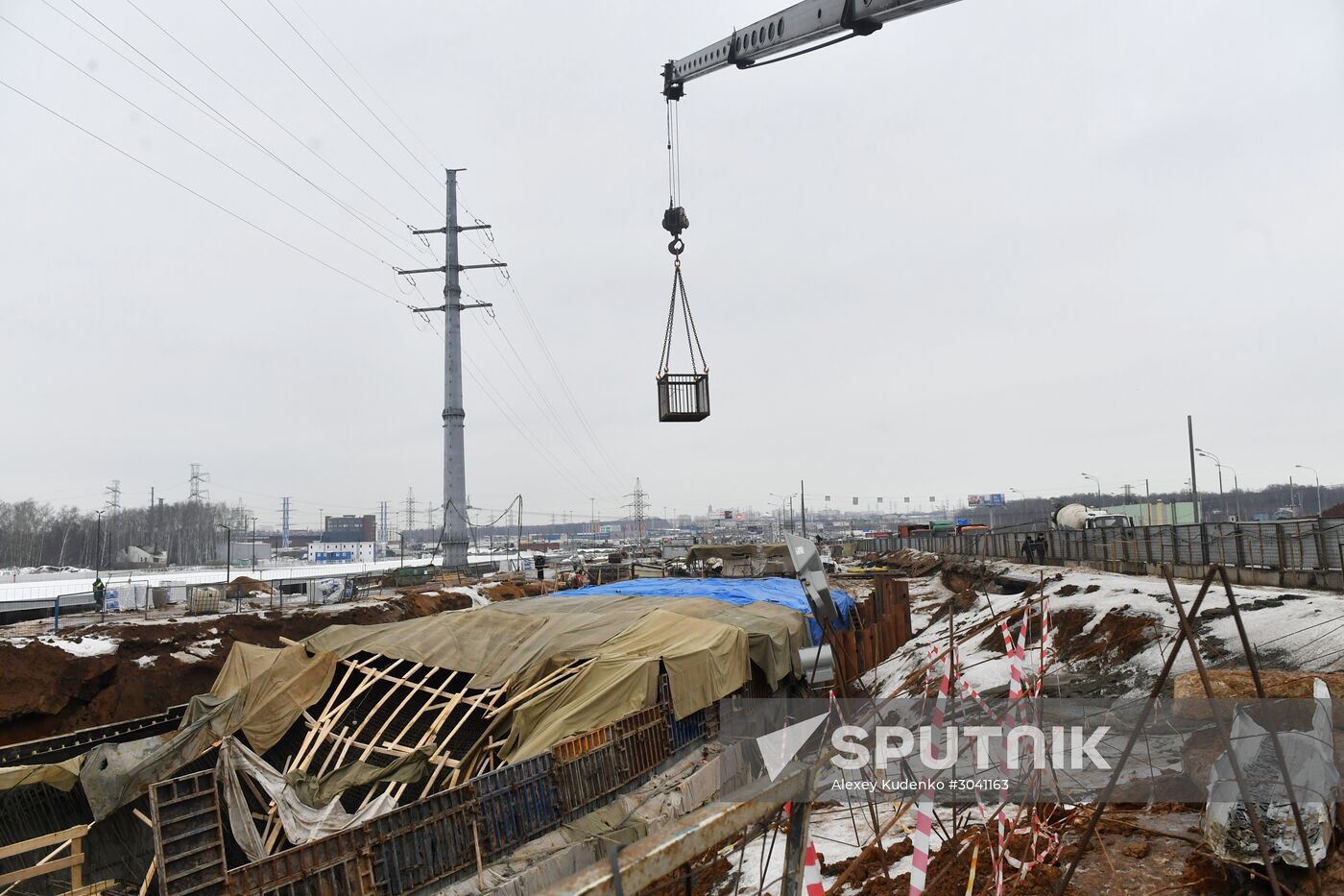 Vehicle tunnel under construction collapses on Kaluzhskoye Motorway