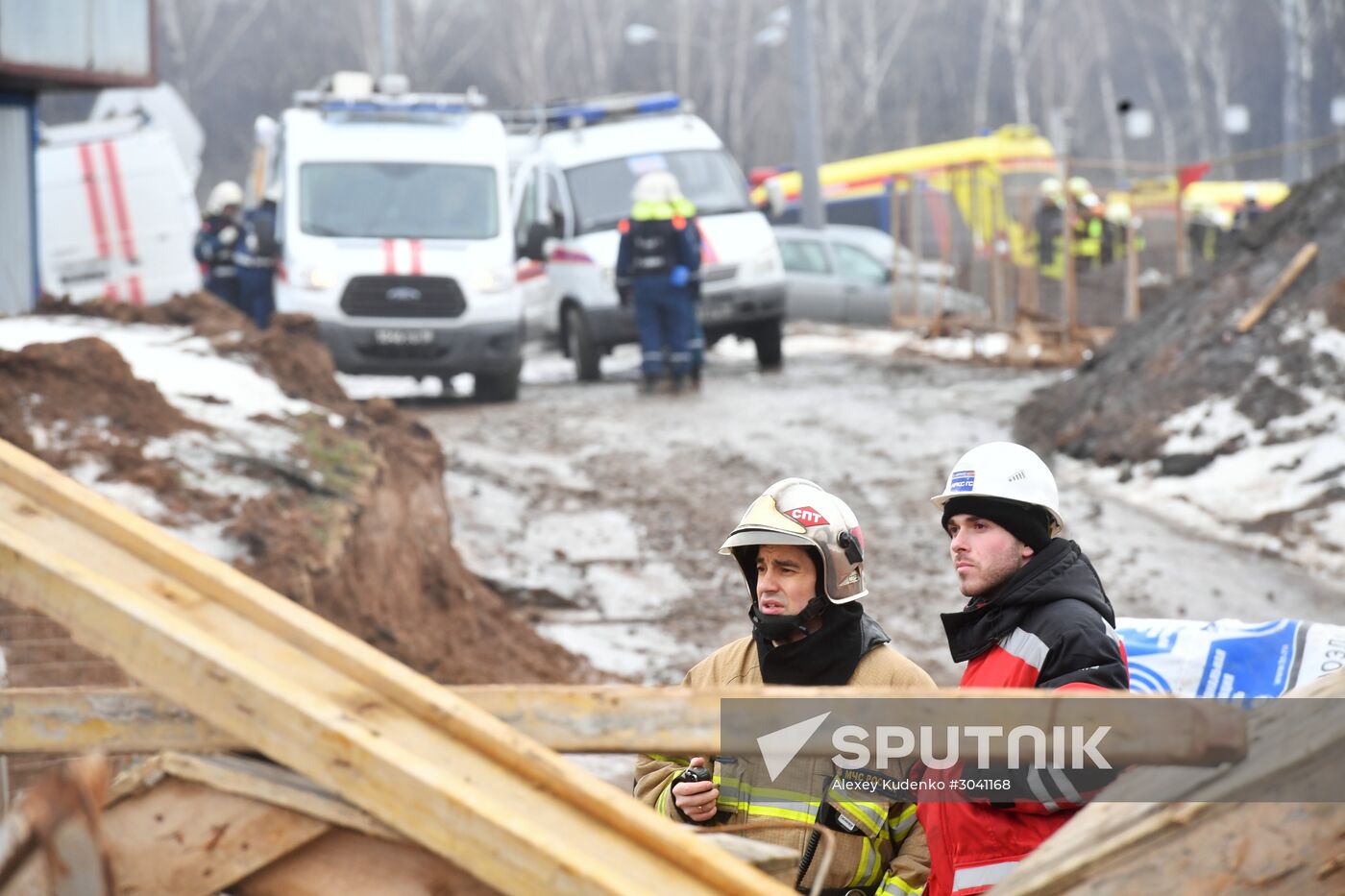 Vehicle tunnel under construction collapses on Kaluzhskoye Motorway