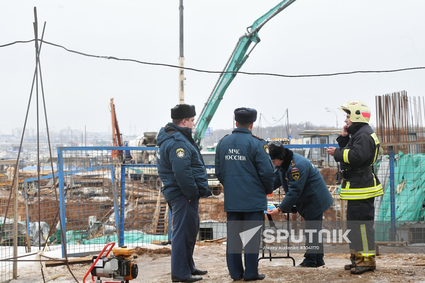 Vehicle tunnel under construction collapses on Kaluzhskoye Motorway