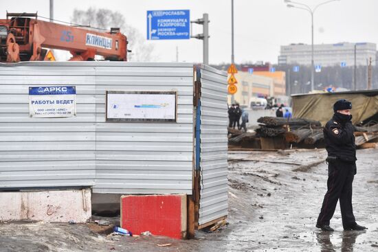 Vehicle tunnel under construction collapses on Kaluzhskoye Motorway