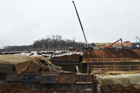 Vehicle tunnel under construction collapses on Kaluzhskoye Motorway