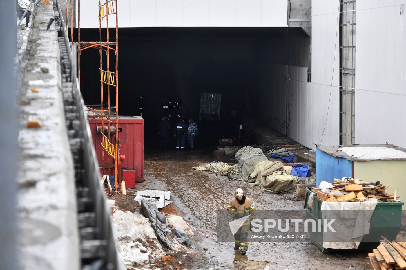 Vehicle tunnel under construction collapses on Kaluzhskoye Motorway