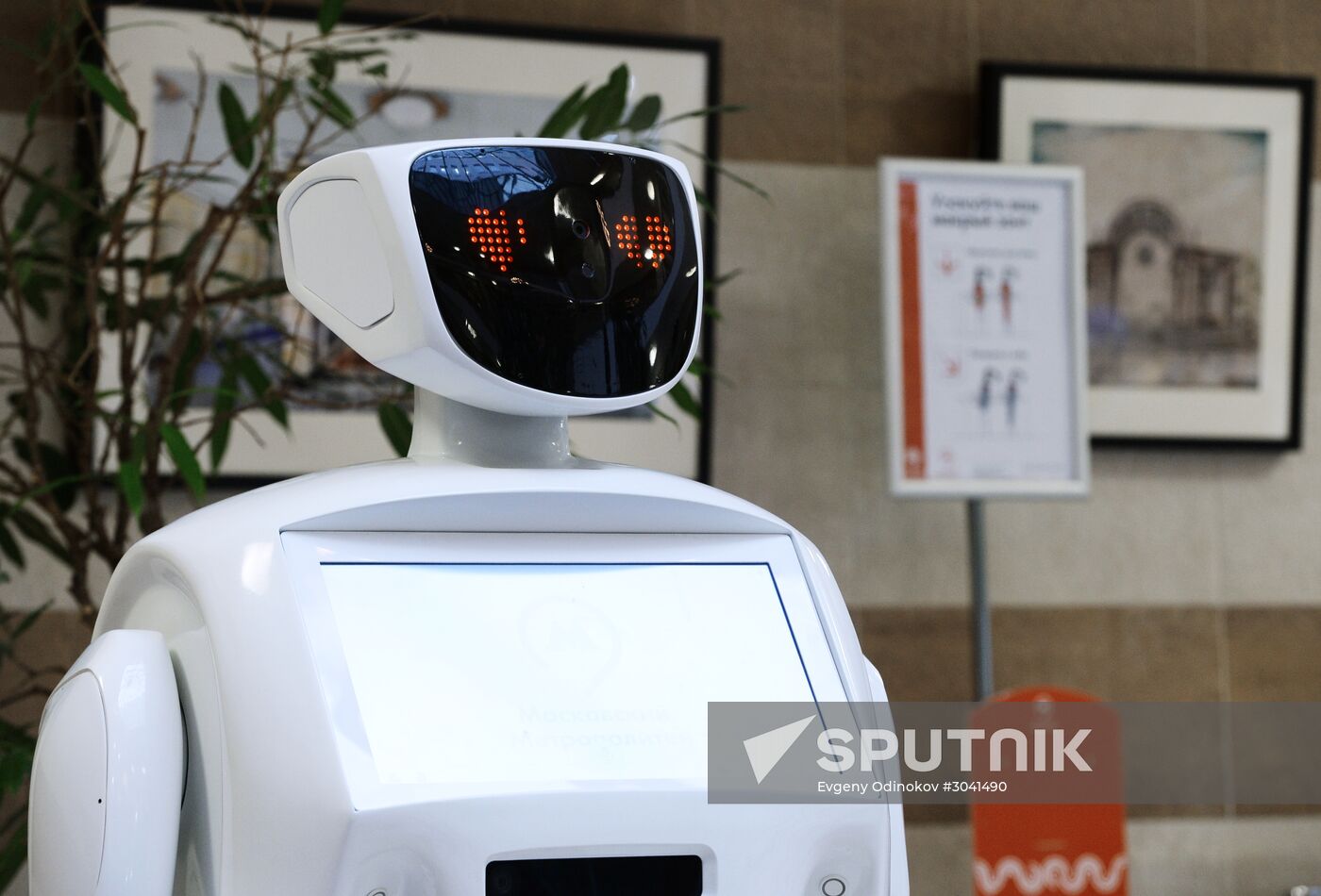 Assistant robot Metrosha to operate in Moscow Metro