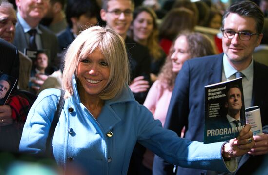 French presidential candidate Emmanuel Macron presents his program