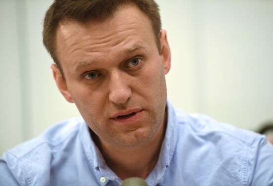 Alexei Navalny speaks live on Ekho Moskvy radio
