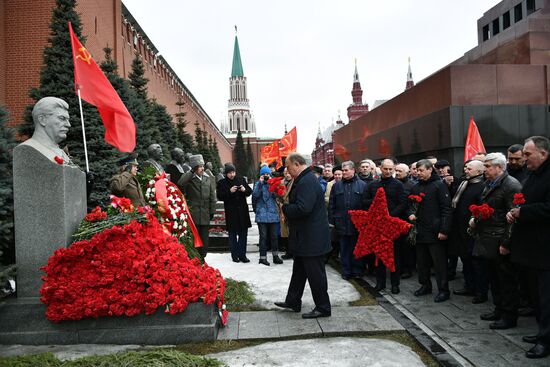 Flowers laid at Stalin's grave