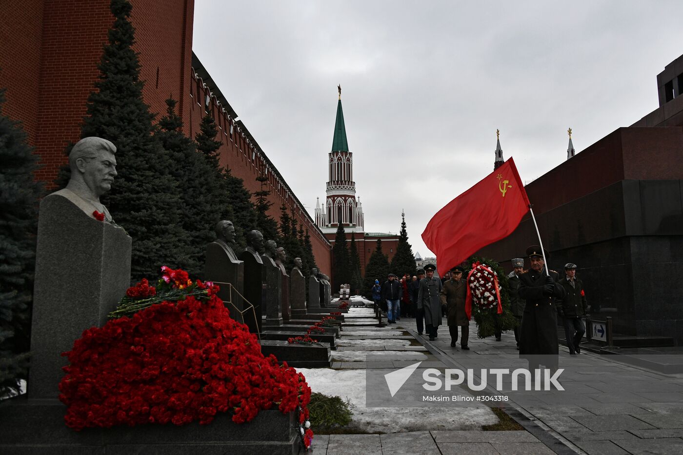 Flowers laid at Stalin's grave