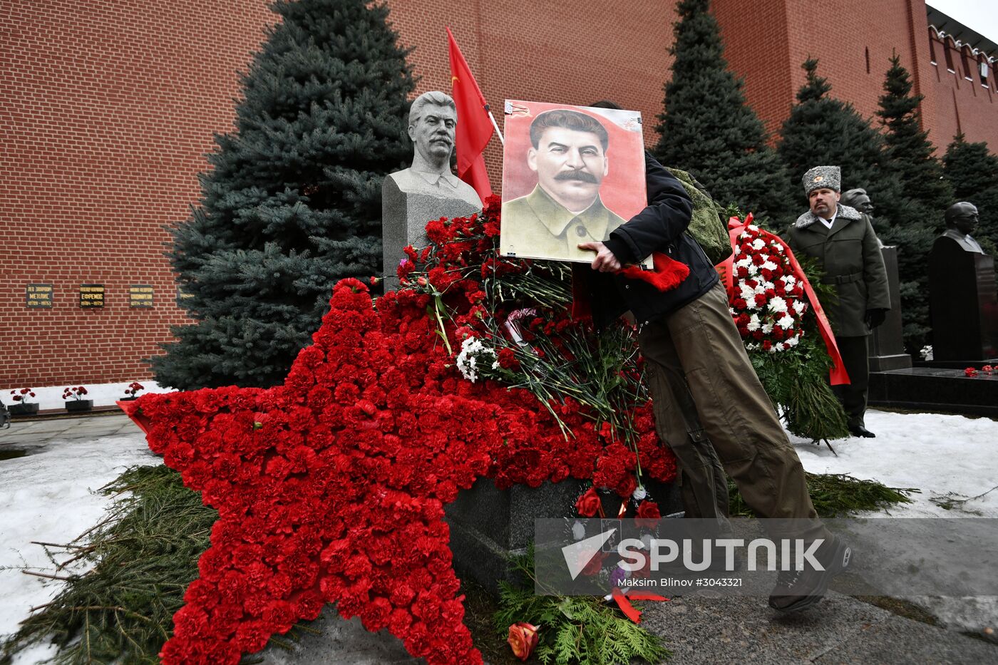 Flowers laid at Stalin's grave