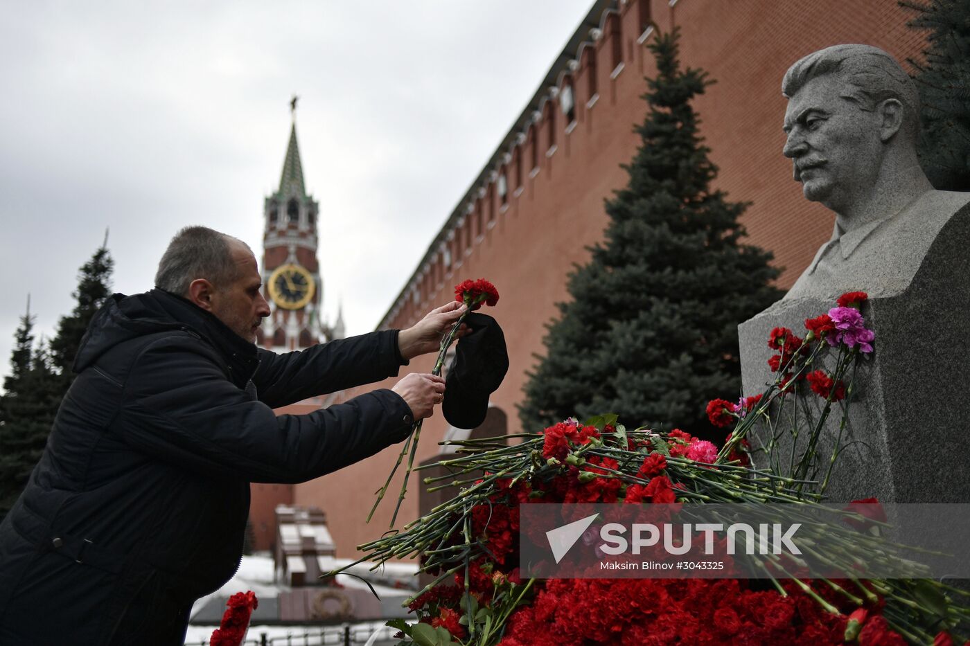 Flowers laid at Stalin's grave