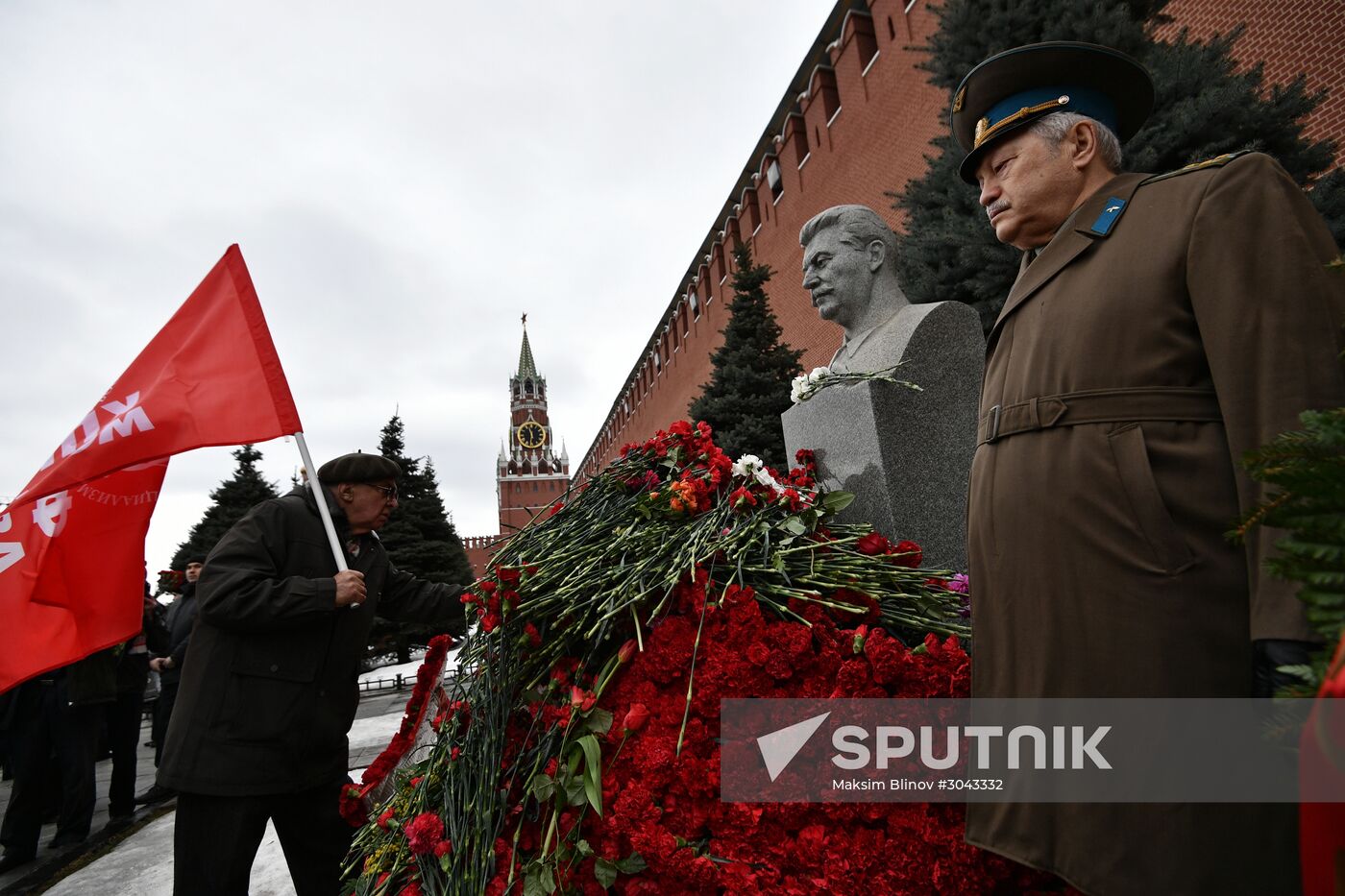 Flowers laid at Stalin's grave
