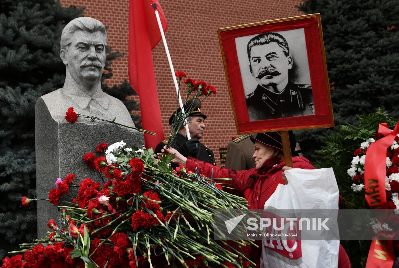 Flowers laid at Stalin's grave