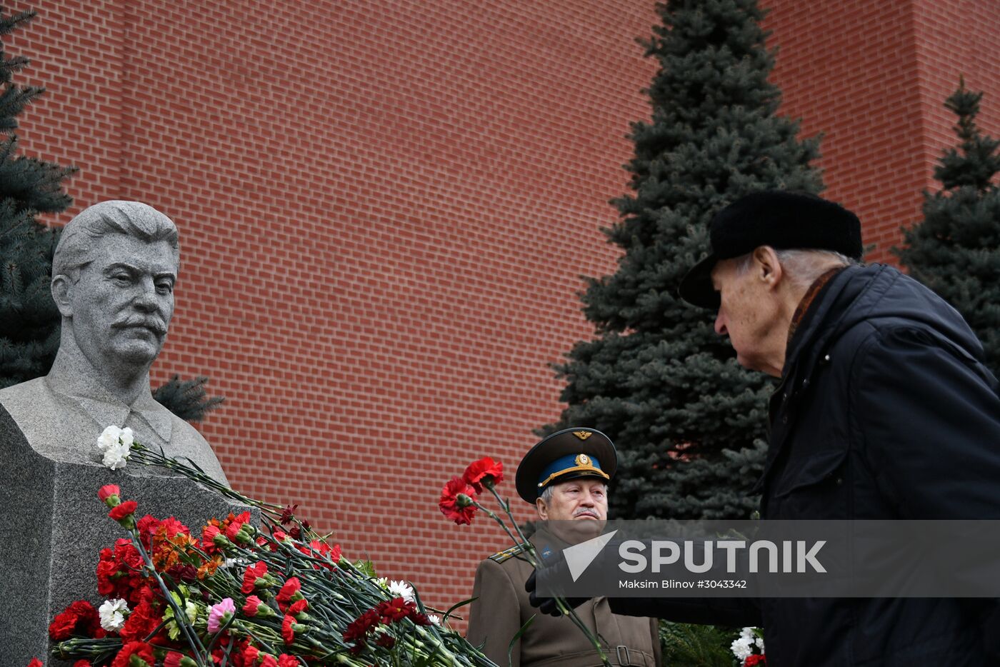 Flowers laid at Stalin's grave