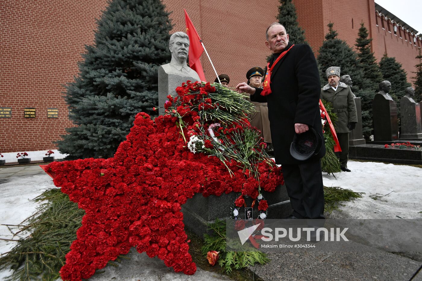 Flowers laid at Stalin's grave