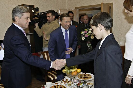 A visit to Balashikha by Boris Gromov and Sergei Ivanov