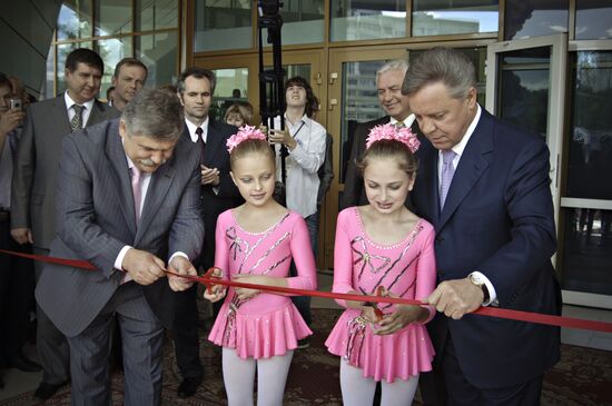 Moscow Region Governor Boris Gromov and Troitsk Mayor Viktor Sidnev
