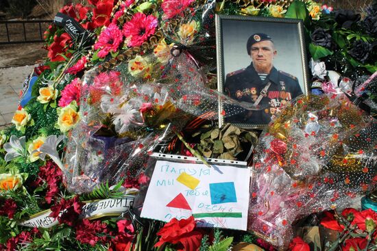 Tombs of DPR self-defense forces commanders A. Pavlov and M. Tolstykh in Donetsk