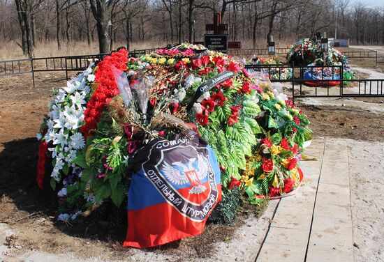 Tombs of DPR self-defense forces commanders A. Pavlov and M. Tolstykh in Donetsk